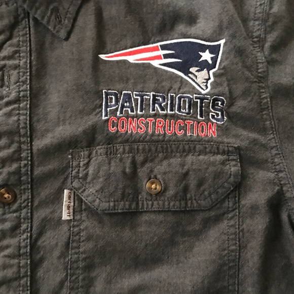 Men's Carhartt New England Patriots button down - Picture 2 of 4